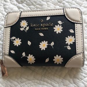 Kate Spade Daisy Wallet